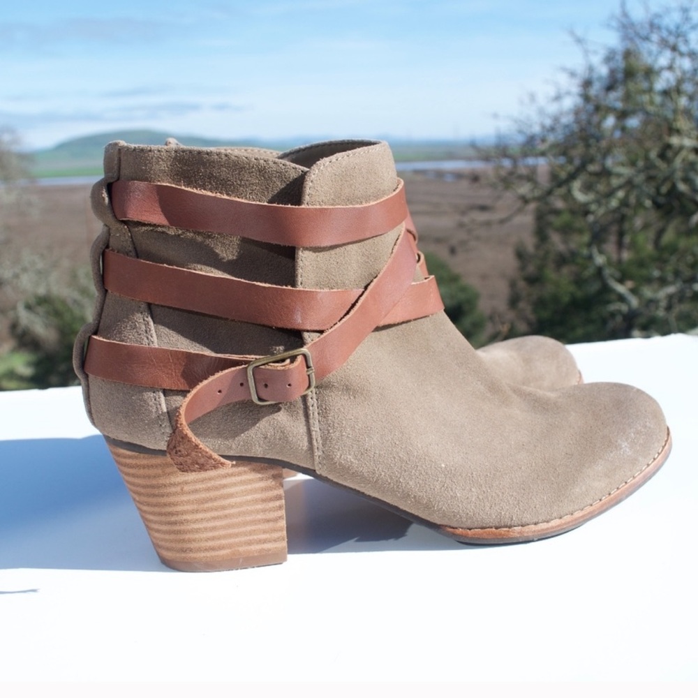 Dolce Vita DV Jaxen Suede Strappy Ankle Boots 9.5